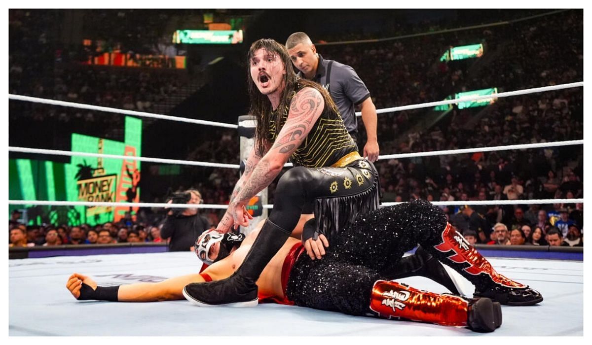 Dominik Mysterio seems to be running things now. (Image via WWE.com)