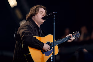 “I have genuinely never been happier” — Fans elated as Lewis Capaldi returns to Glastonbury stage after two years due to health battle