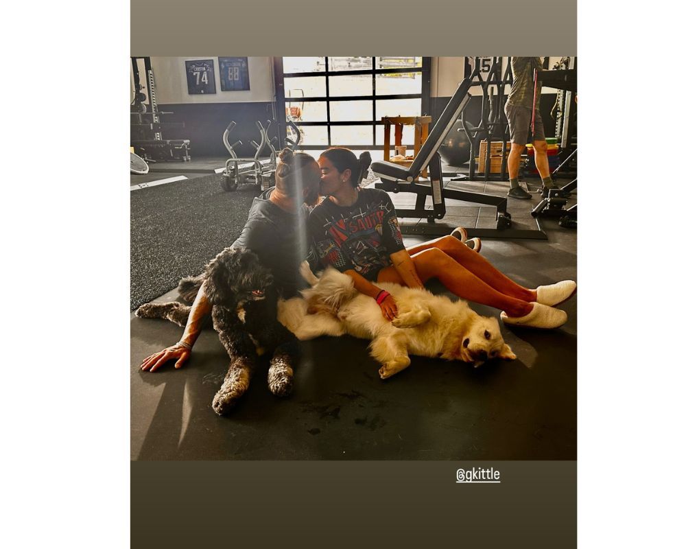 George Kittle and wife Claire sneak out romantic moment while beating the sweat at gym together [PIC] [IG/@clairekittle]