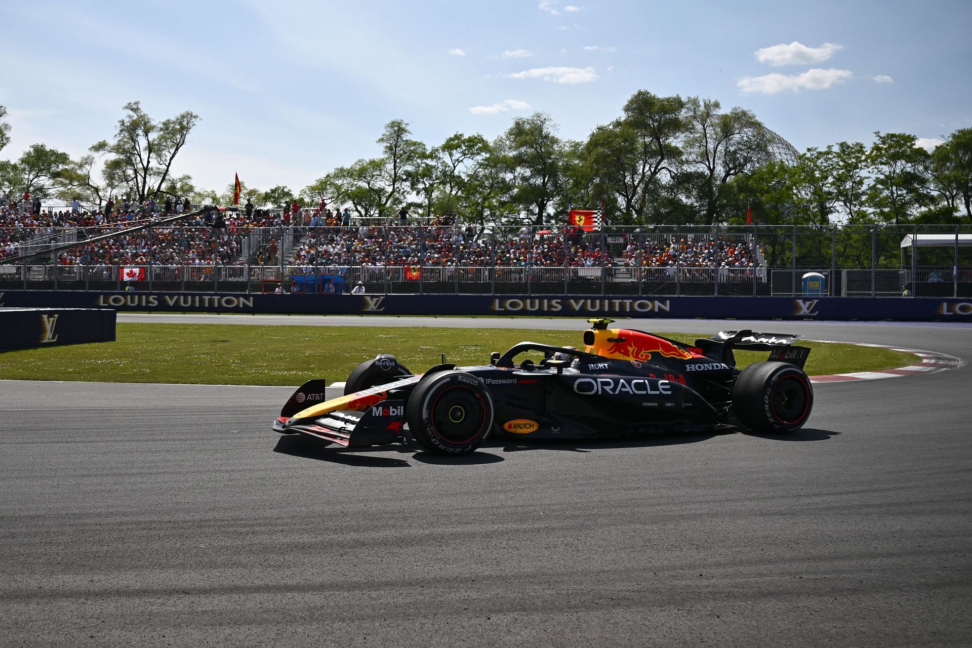 Yuki Tsunoda from Japan leads (22) Oracle Red Bull Racing RB21 - Source: Getty