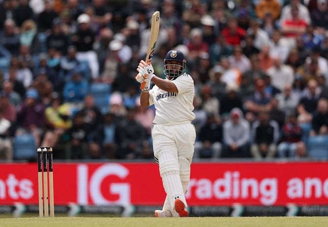 "Zabardasti with the wind try kare jaara hai" - Rishabh Pant talks to himself after attempting ramp shot on Day 4 of ENG vs IND 2025 1st Test [Watch]