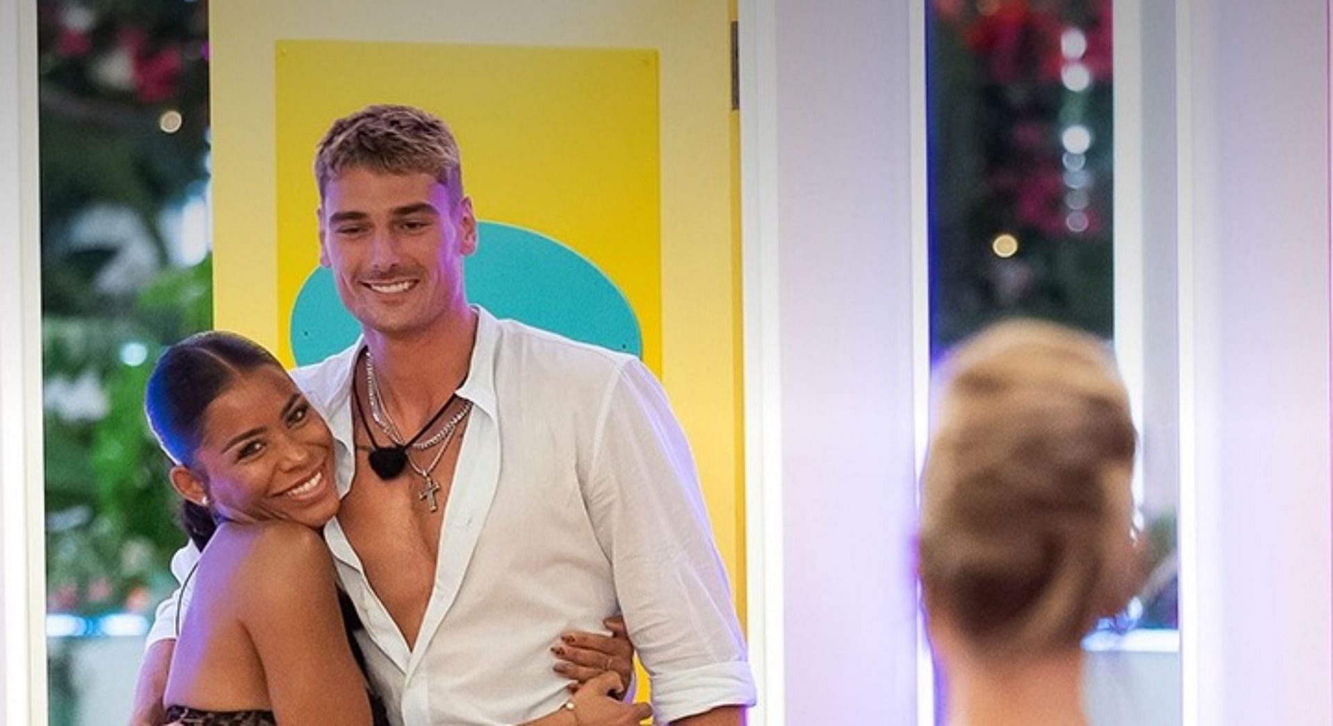 Amaya and Austin (Image via Instagram @loveislandusa)