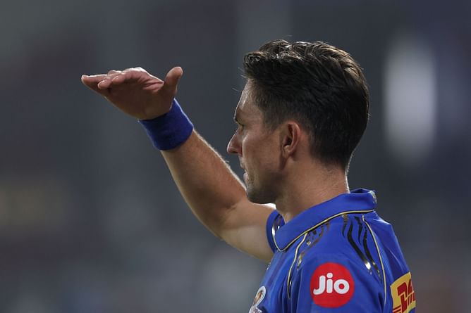 Trent Boult drops his bat, hops around & gets run-out in hilarious manner in MLC 2025 match [Watch]