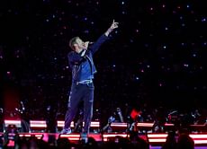 “This is how you respect legends” — Fans are touched as Chris Martin honors Celine Dion for attending Coldplay concert amid Stiff-Person syndrome