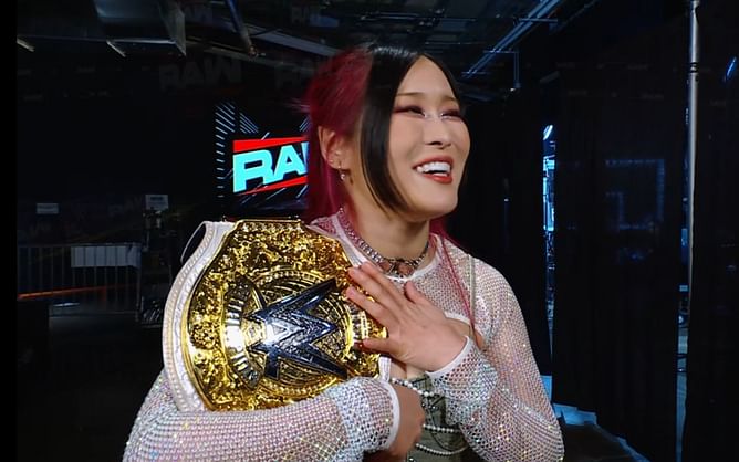 WWE legend meets Iyo Sky backstage on RAW and praises her World Title run