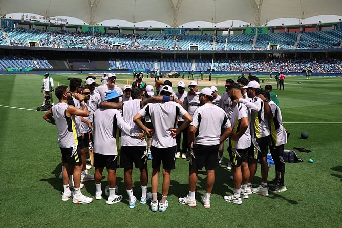 ENG vs IND: शुभमन गिल की अगुवाई में टीम इंडिया ने पहले टेस्ट की तैयारी की शुरू, प्रैक्टिस सेशन में खिलाड़ियो ने जमकर बहाया पसीना