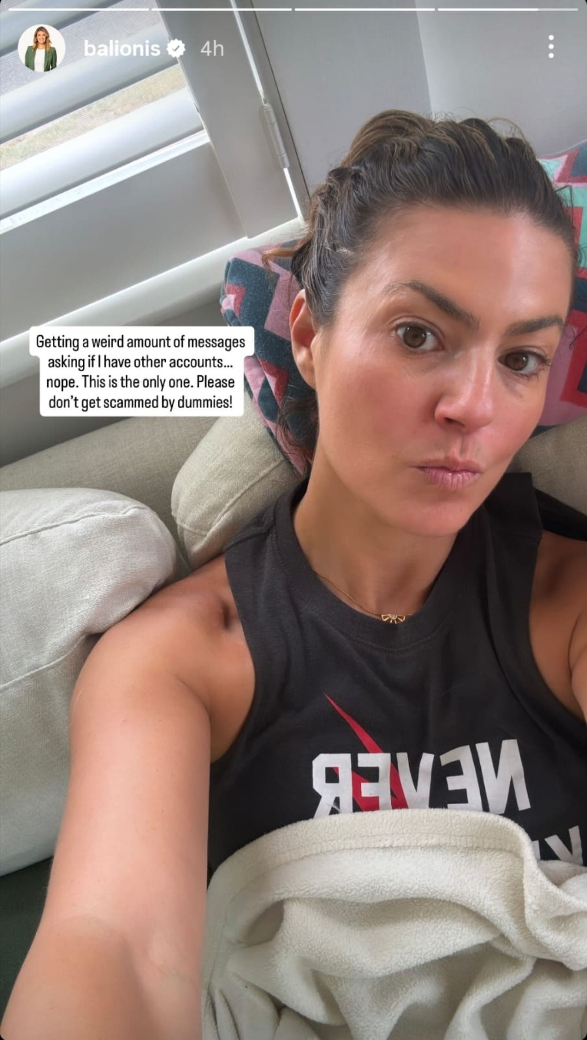 Amanda Balionis warns fans about fake accounts on social media (via @balionis)