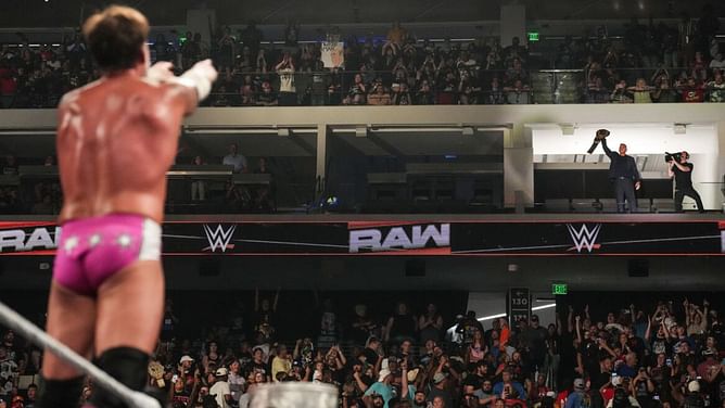 4 things that may happen if CM Punk wins the World Heavyweight Championship at WWE SummerSlam