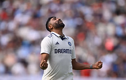 "Watching from mid-on as his junior partners are bowling" - Ex-India coach questions Mohammed Siraj's absence on Day 5 of ENG vs IND 2025 2nd Test