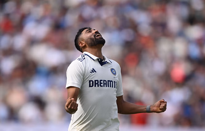"Watching from mid-on as his junior partners are bowling" - Ex-India coach questions Mohammed Siraj's absence on Day 5 of ENG vs IND 2025 2nd Test