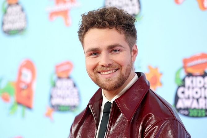 Alex Warren teams up with Chipotle to debut You’ll Be Alright, Kid at 4,000 locations globally