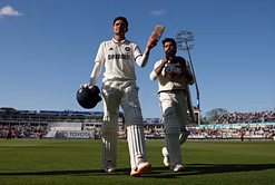 “Aankho hi aankho mein” - Ravindra Jadeja’s hilarious chat with Shubman Gill during ENG vs IND 2025 2nd Test [Watch]