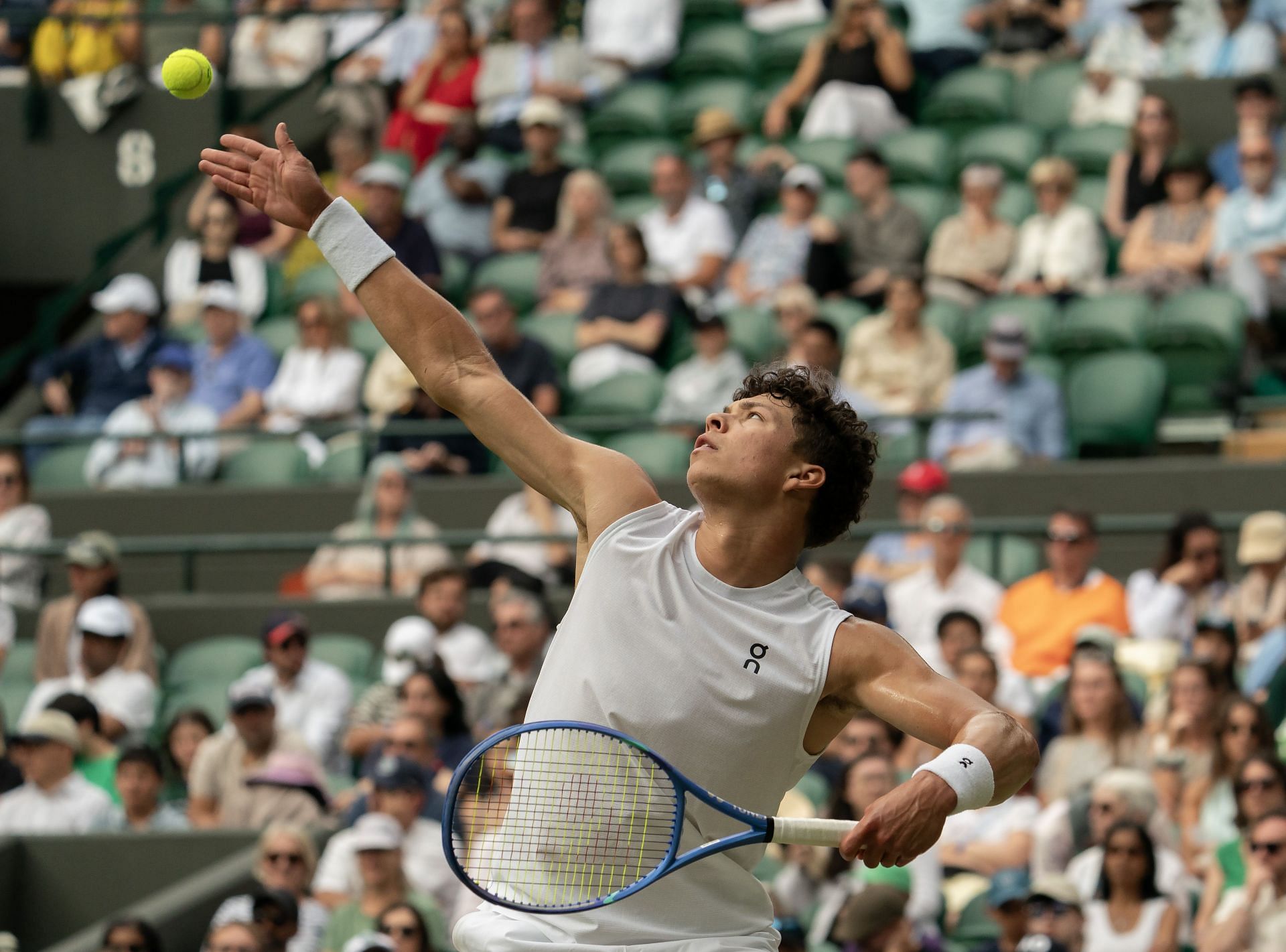 Ben Shelton begins his serve motion during a match at the 2025 Wimbledon Championships (Source: Getty)