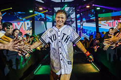 WATCH: Stamp Fairtex makes surprise appearance at Superbon Training Center