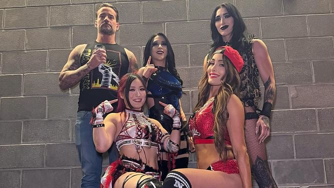 Stephanie Vaquer sends a message to CM Punk after posing for backstage WWE photo with him