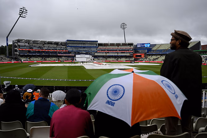 "Most pathetic, feeble declaration" - Fans slam India for their late declaration as rain delays Day 5 start of ENG vs IND 2025 2nd Test