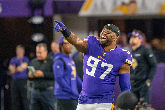 Everson Griffen kicked off plane for ‘unruly’ behavior 4 years after Vikings placed ex-DE on non-football illness list under mental health crisis