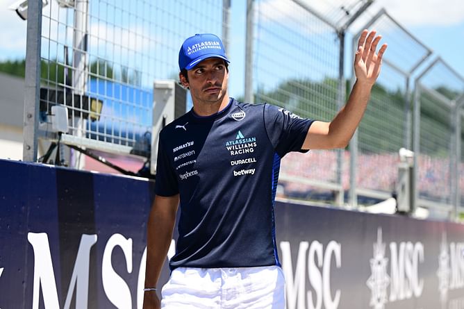 Carlos Sainz drops 2-word reaction to Williams' "The class of 2025" social media post