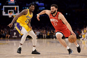 "Nobody wants to play with LeBron James" - NBA fans erupt as Rockets steal Dorian Finney-Smith from Lakers for massive $53 million deal