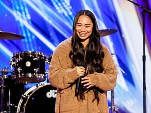 "I think you deserve this" — America's Got Talent's Sofia Vergara on giving Jessica Sanchez her Golden Buzzer