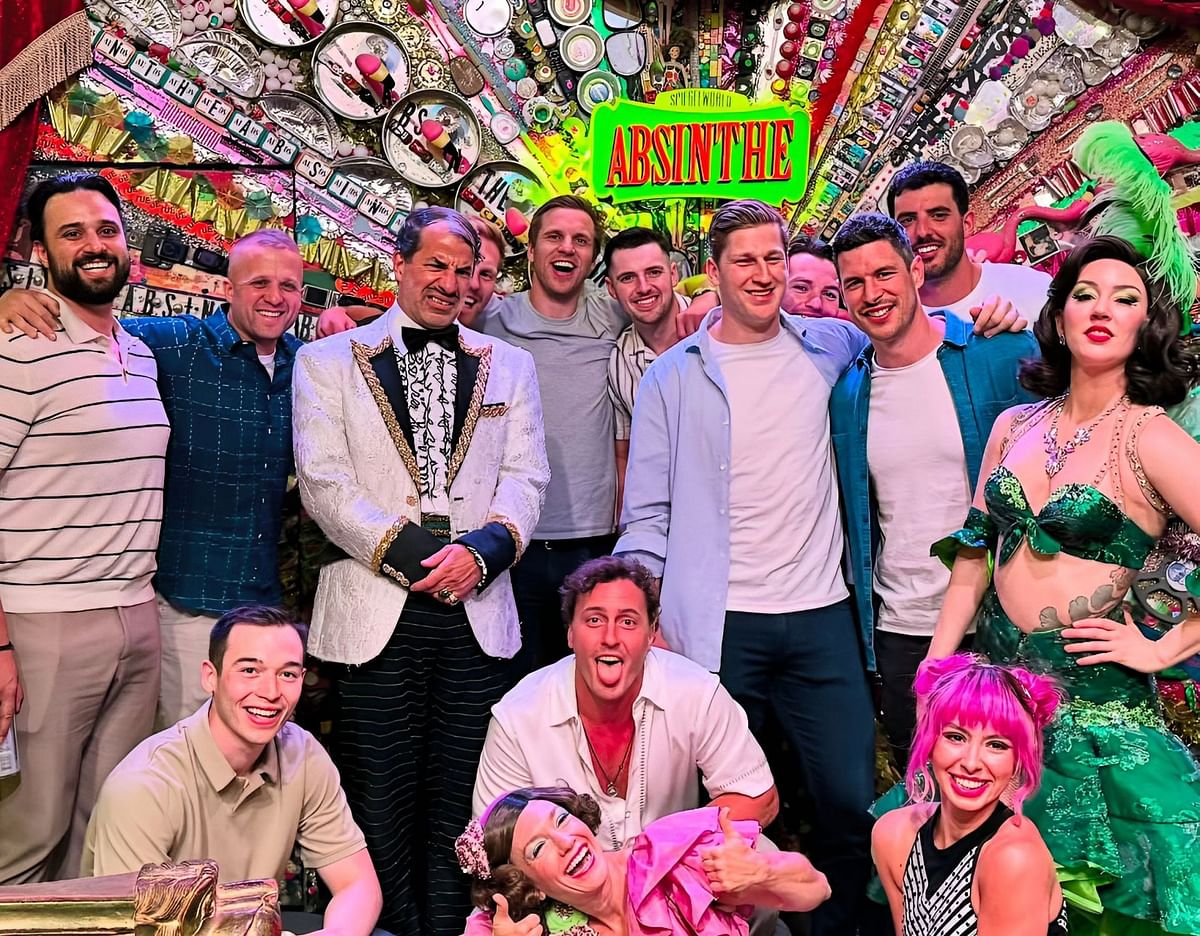 Sidney Crosby, Nathan MacKinnon & others attend a burlesque show at Caesars Palace in Vegas [In Photos]