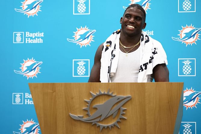 “Tell Justin Jefferson to take you to Disney World”: Tyreek Hill jokingly claps back after son calls $140,000,000 Vikings WR his dad