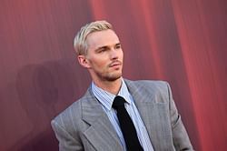 "Haven't seen anyone look this good in bleached hair" - Fans go wild as 'Superman'-fame Nicholas Hoult steps on field before Pirates vs Diamondbacks
