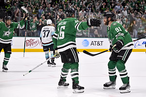 Tyler Seguin, Matt Duchene cheer on ex-Stars' teammate Joe Pavelski as he wins the American Century Championship for the first time