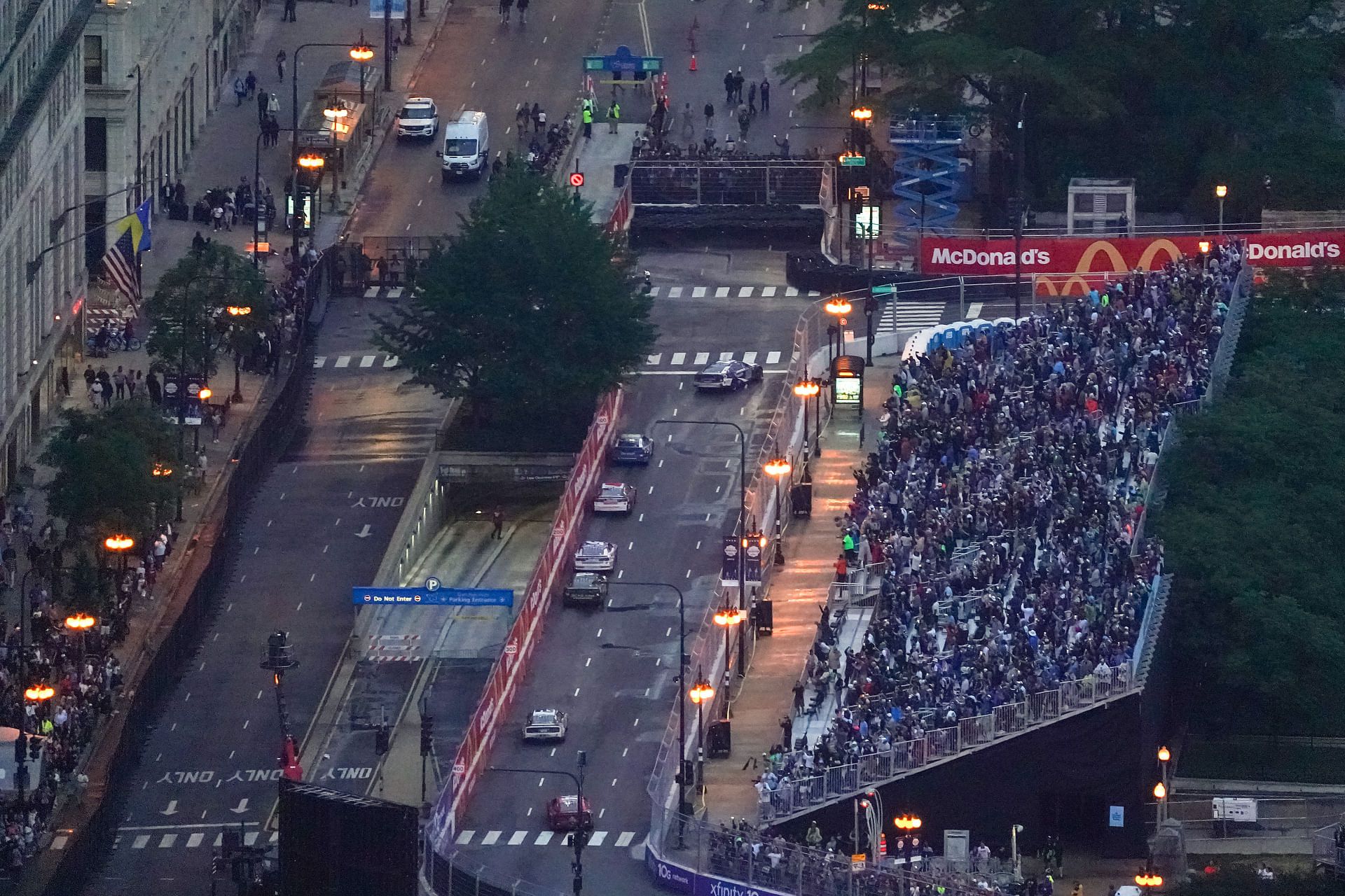 Shane Van Gisbergen (91) leads the field into turn eleven on the final lap of NASCAR&#039;s Grant Park 220. Source: Imagn