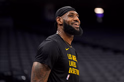 LeBron James shares special message in Spanish to mark his return to LA