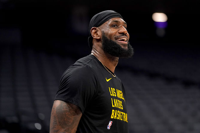 LeBron James shares special message in Spanish to mark his return to LA