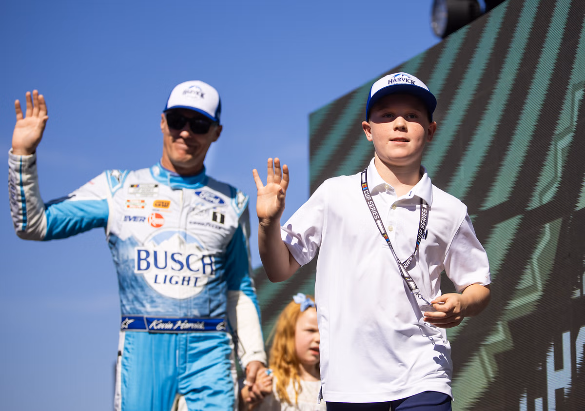 "He's out of shape and old": Keelan Harvick pokes fun at father Kevin Harvick after dominating CARS Tour at Hickory