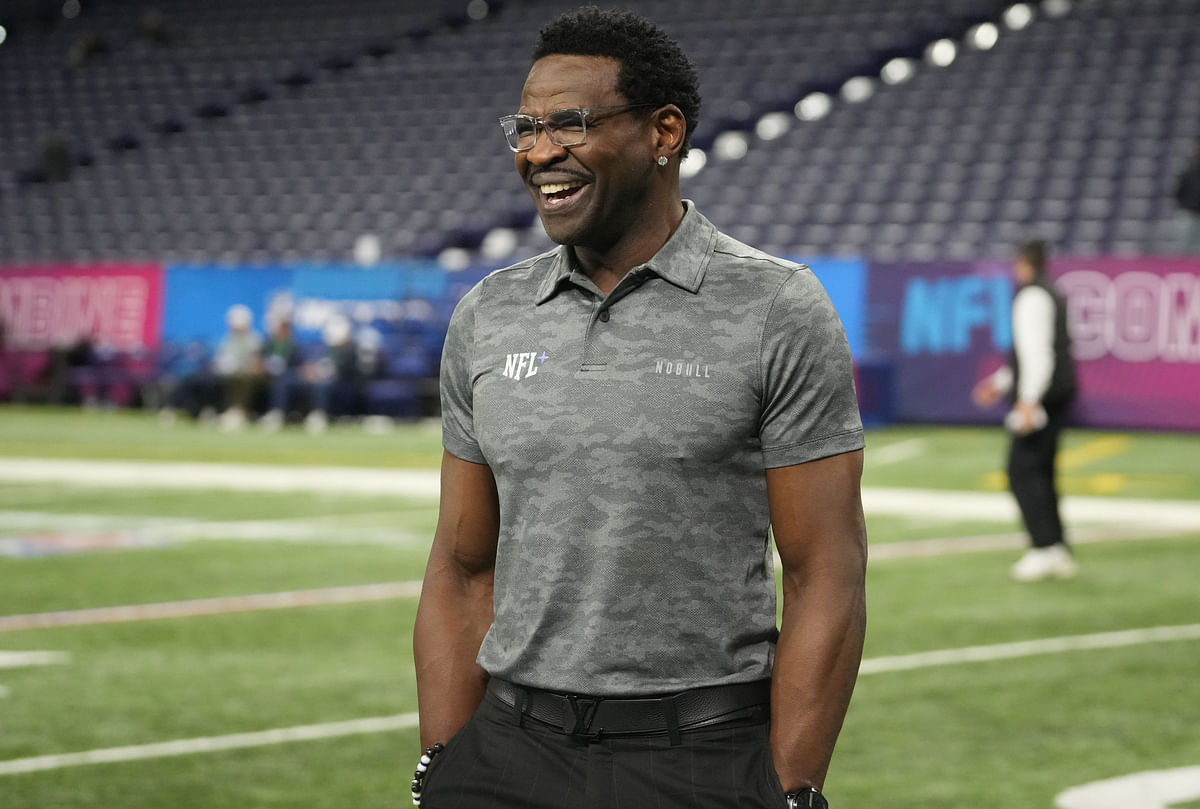 7 months after beef with his son, Michael Irvin makes first public appearance with Elijah "Tarantino" during "lake cruise"