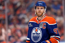 With Connor McDavid free agency rumors refusing to die down, NHL analyst weighs in on Oilers star's future