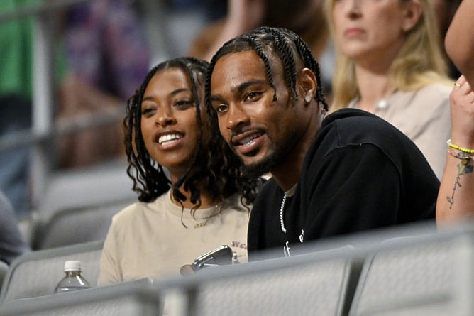 Jonathan Owens' wife Simone Biles pays special tribute to Bears safety with custom jewelry piece [PIC]