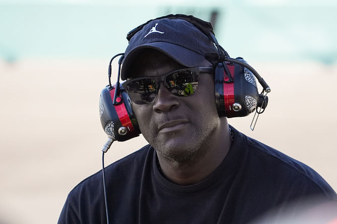 Michael Jordan's daughter lets her natural beauty shine in stylish selfies
