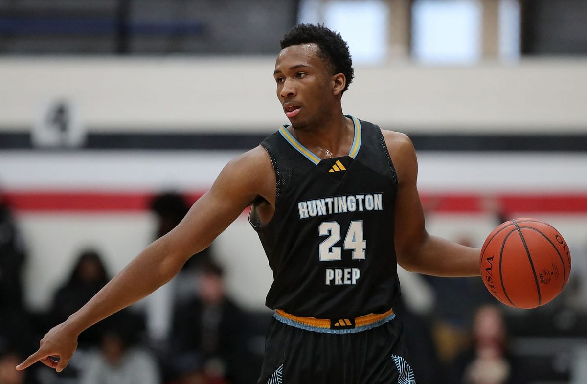 Kansas freshman Darryn Peterson reacts as elite NBA trainer gives him a major shoutout following training