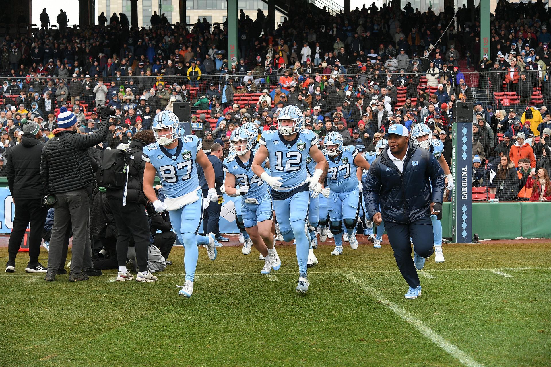 NCAA Football: Fenway Bowl-Connecticut at North Carolina - Source: Imagn