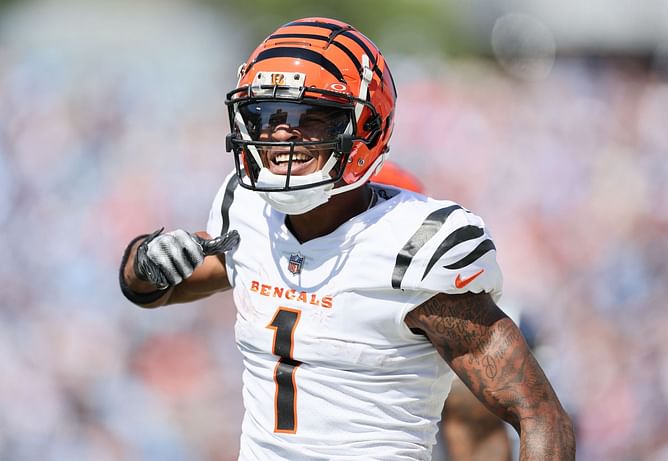 [WATCH] Ja'Marr Chase mocks NFL reporter's "banana outfit" during Bengals training camp presser