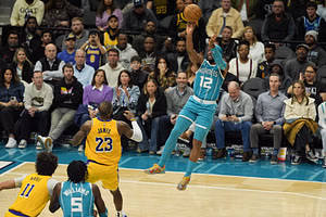 "Another player that will fall on the Lakers lap": NBA fans react as LaMelo Ball's $7,750,000 teammate inches closer to free agency