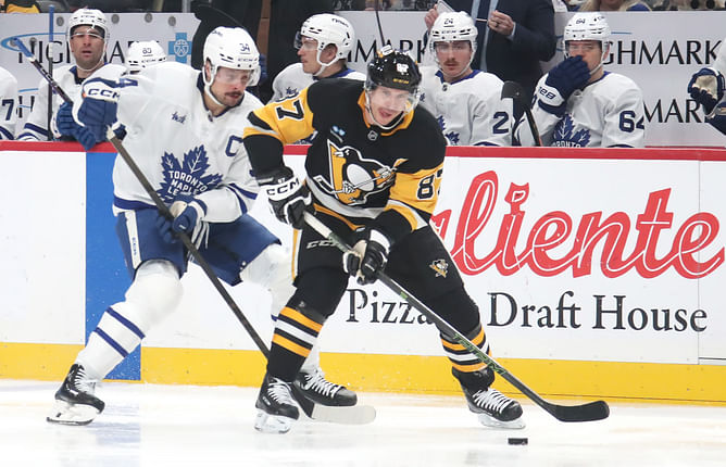 NHL analyst urges Auston Matthews to follow Sidney Crosby blueprint and help 'elevate' Maple Leafs offense