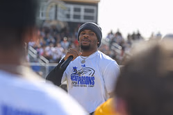 Seahawks' Kenneth Walker's bald look inspires Micah Parsons to join the club