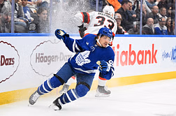 NHL analysts get blunt about Nick Robertson's place in Maple Leafs roster following salary arbitration