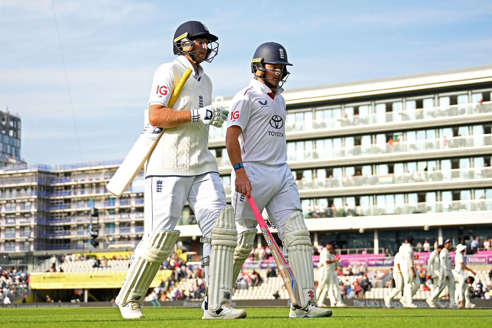 Zak Crawley and Ollie Pope will resume for England on Day 3. (Credits: Getty)