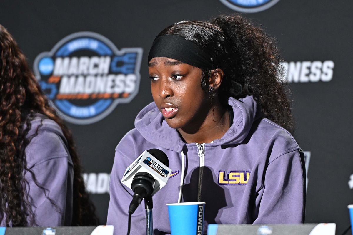 $1.5 million NIL-valued Flau'jae Johnson drops 2-word reaction as mom Kia Brooks sends sweet message