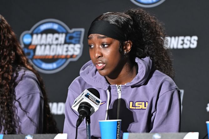 $1.5 million NIL-valued Flau'jae Johnson drops 2-word reaction as mom Kia Brooks sends sweet message