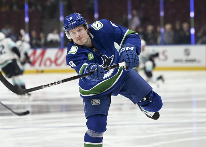 NHL Rumors: Insider drops Brock Boeser bombshell, claims Canucks only circled back after losing $5.4M center to Flyers
