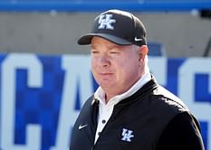 "Get ready for 3-9," "Horrific decision" - CFB fans roast Mark Stoops' latest 4-star QB commit for picking Kentucky over Oregon