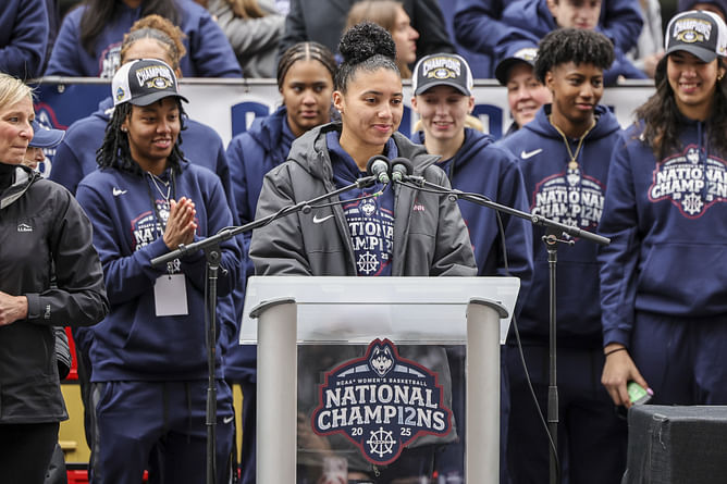 Azzi Fudd drops 2-word reaction to UConn teammate Ayanna Patterson’s snaps of classy outfit from ESPYS