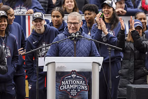 "We've lost that competitive spirit": When a young Geno Auriemma got 100% real about his coaching philosophy at UConn